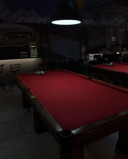 Mesa de sinuca num bar